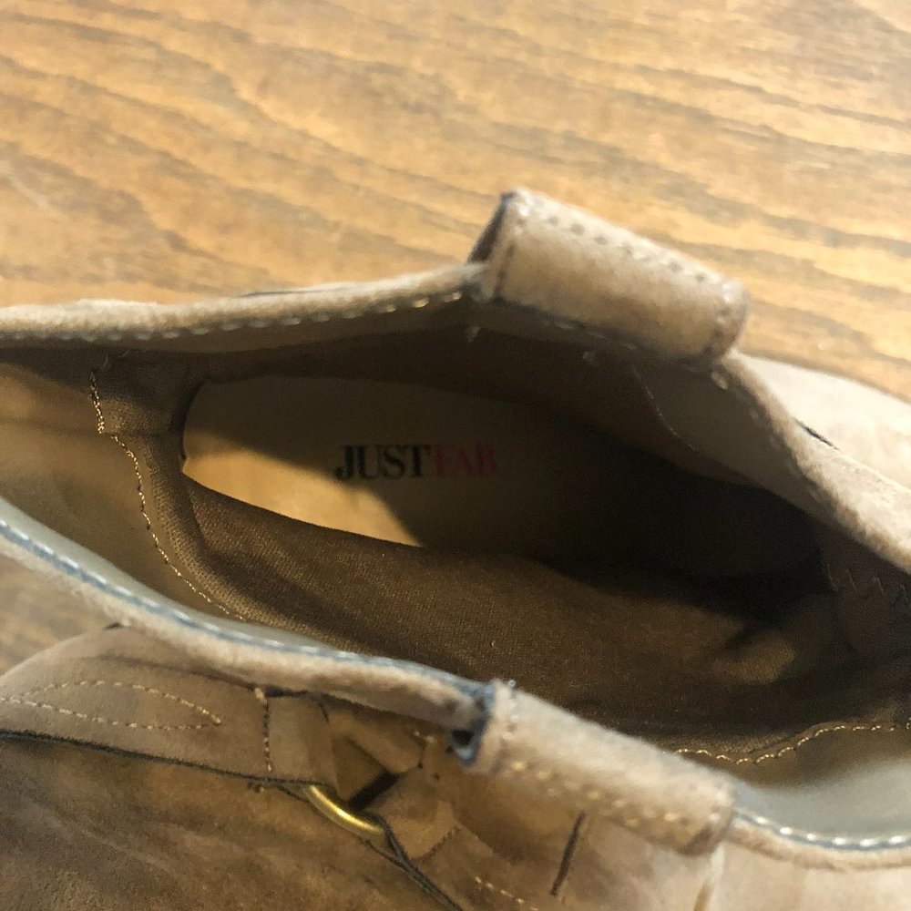 Boots - Picture 4 of 4